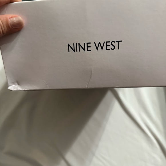 New in a box size 8.5 - Picture 4 of 4